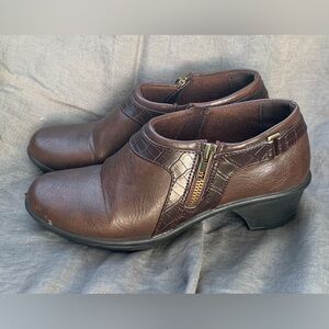 Easy Street Size 6.5M Brown Crocodile DEVO Ankle Boots Side Zip Buckle Booties